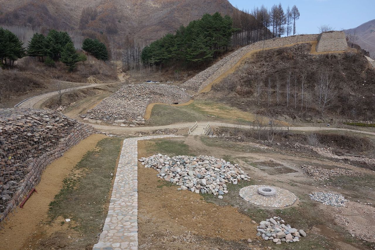 Wall snaking up incline at Hwando Mountain Fortress