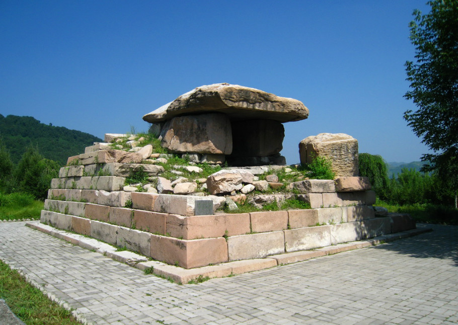 Subordinate Tomb No.1 to the tomb of General