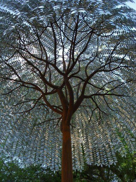 Metal tree sculpture 