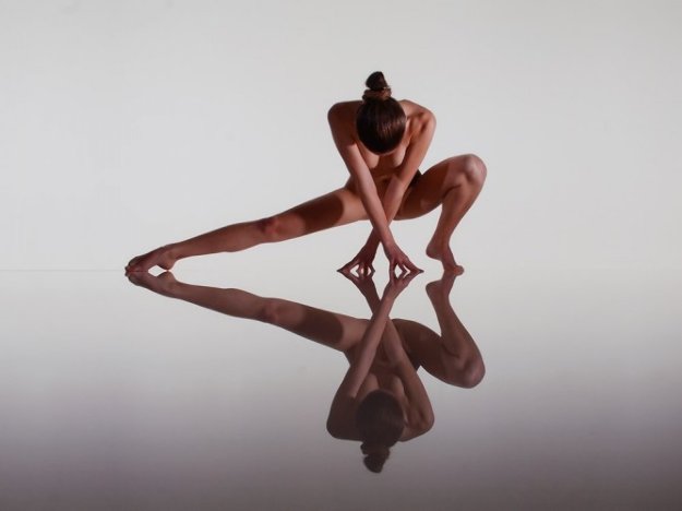 Nude Water reflection photography