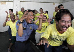 Laughter Yoga in Philippines Prison